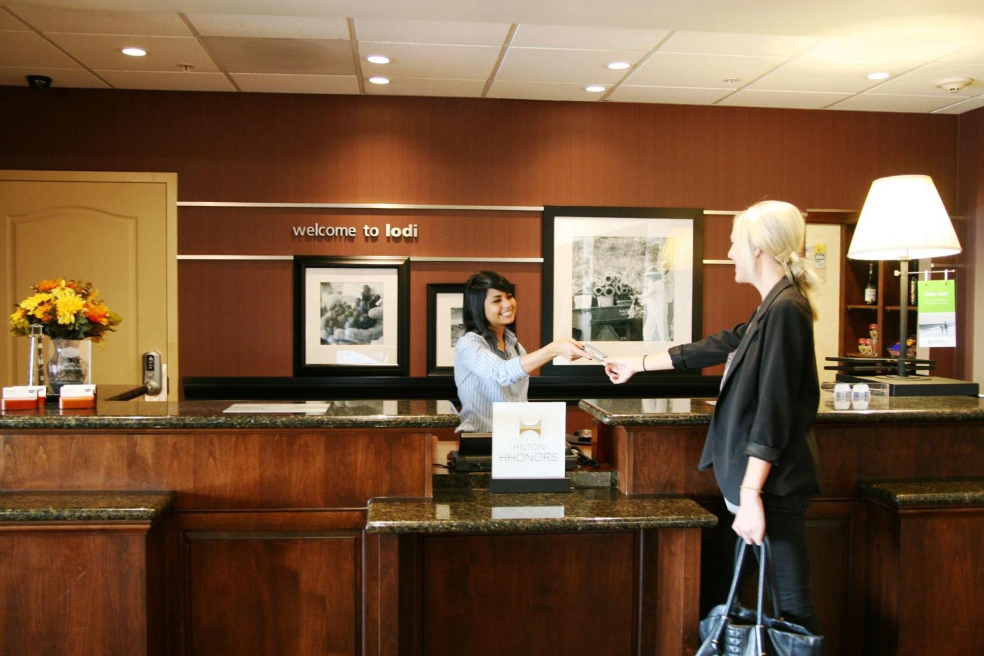 Hampton Inn & Suites Lodi Bagian luar foto