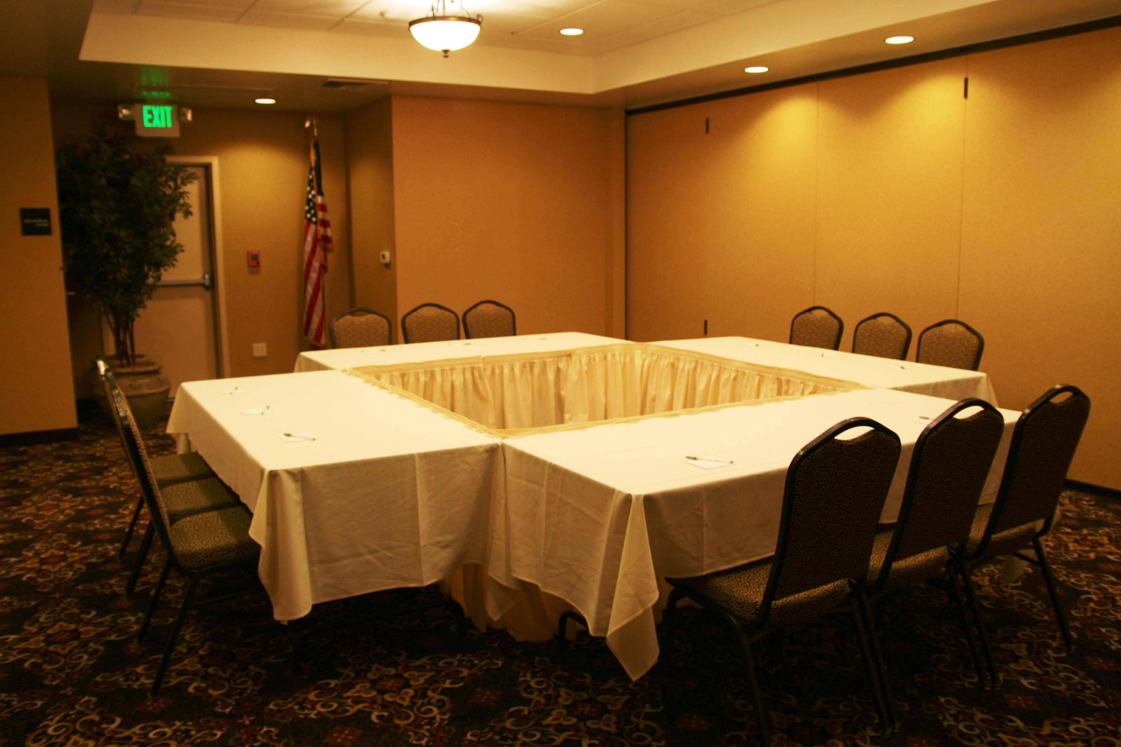 Hampton Inn & Suites Lodi Bisnis foto